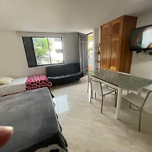  Apartment En Laureles Con Ascensor , Balcon Y Muy Bien Ubicado En Laureles , El Barrio Mas Cool Del Mundo Colombia